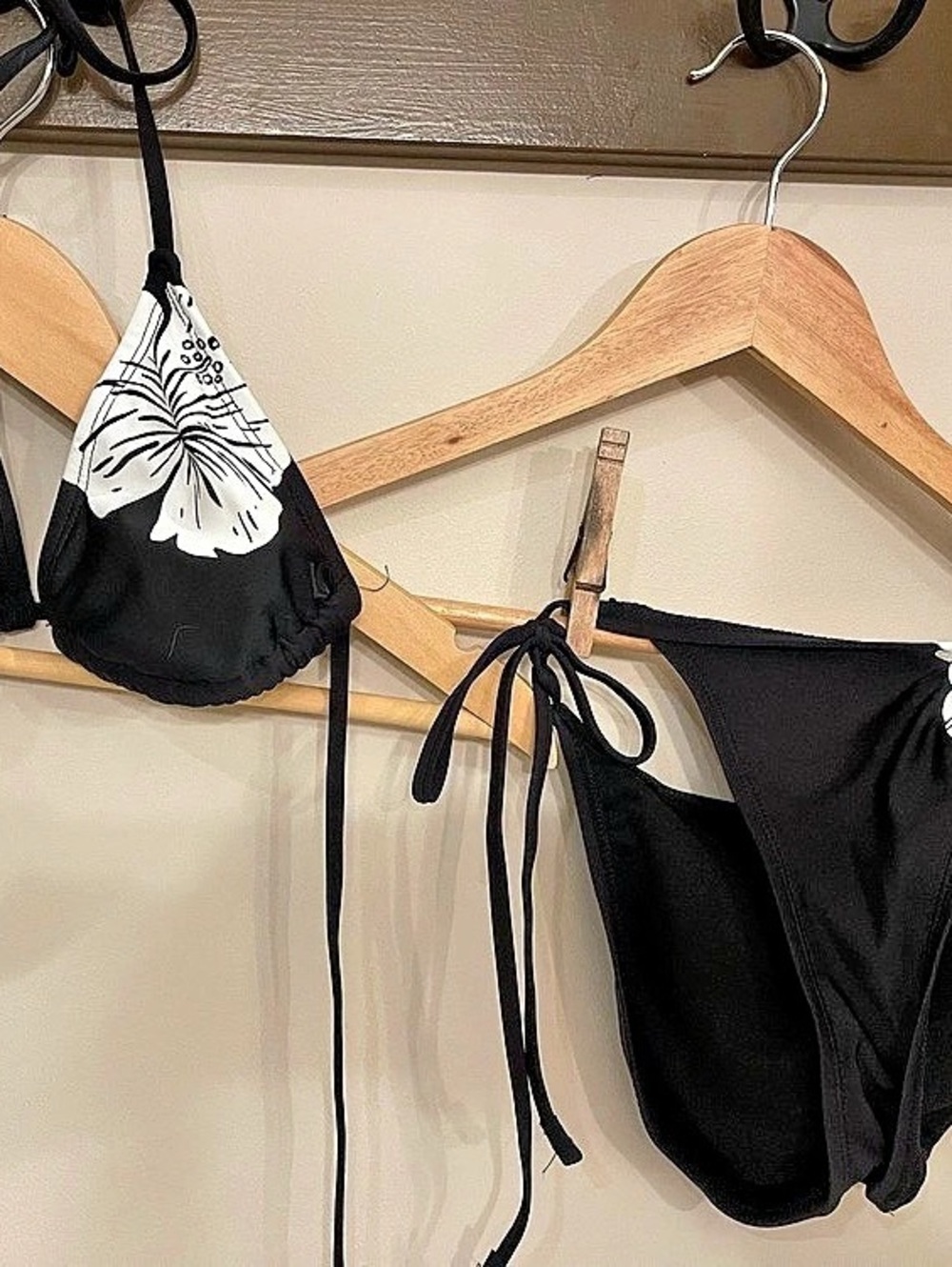 Hurley Floral Bikini Set in Black & White Size Small NWT